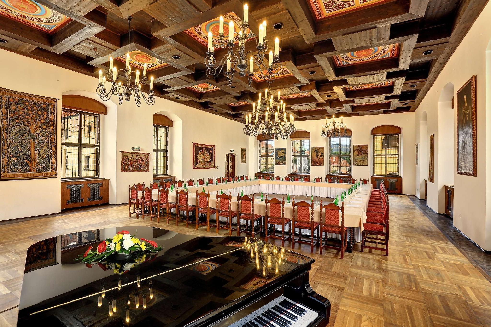 Hotel Ruze Cesky Krumlov Exterior foto The ballroom at the San Diego History Center