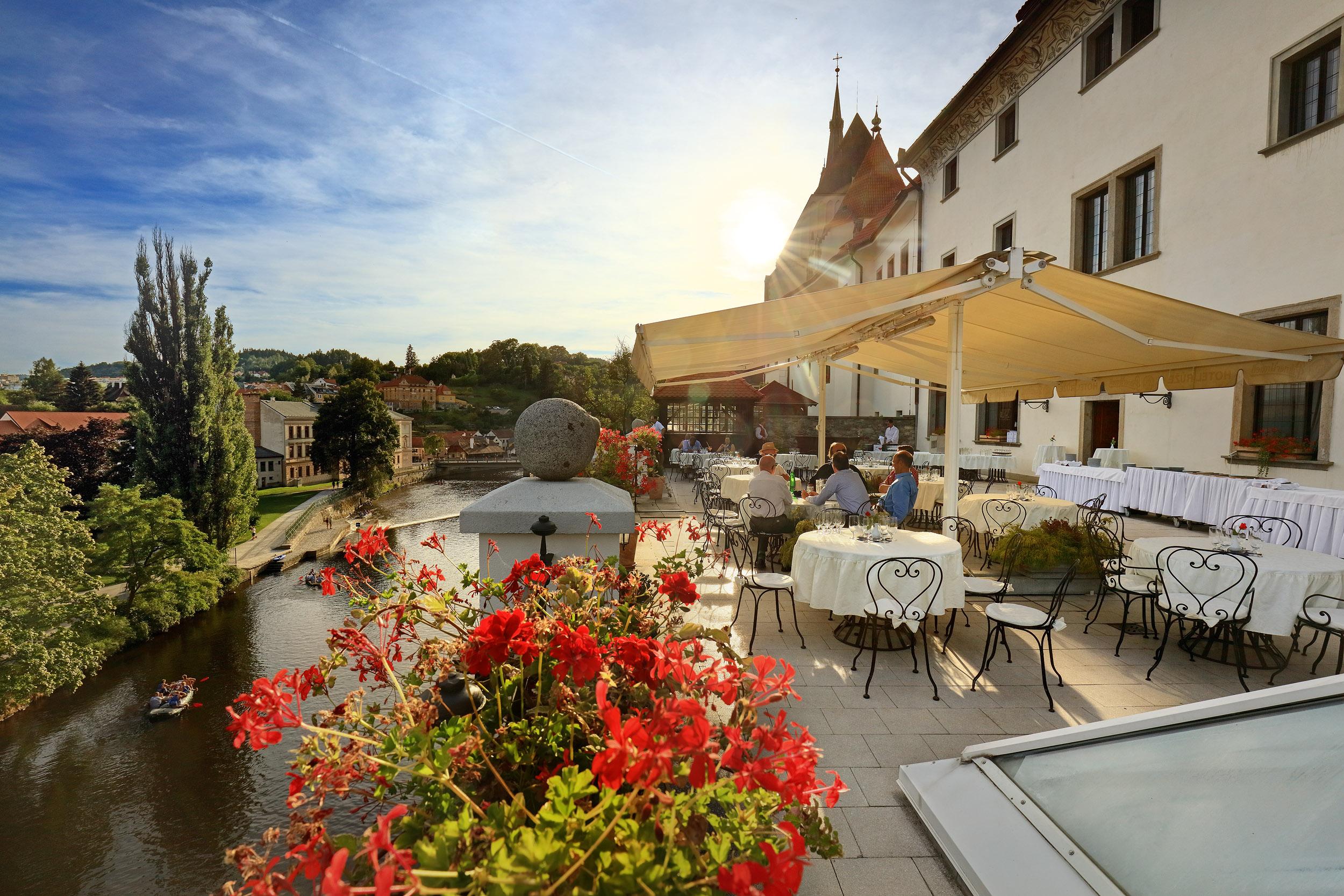 Hotel Ruze Cesky Krumlov Exterior foto The hotel's terrace