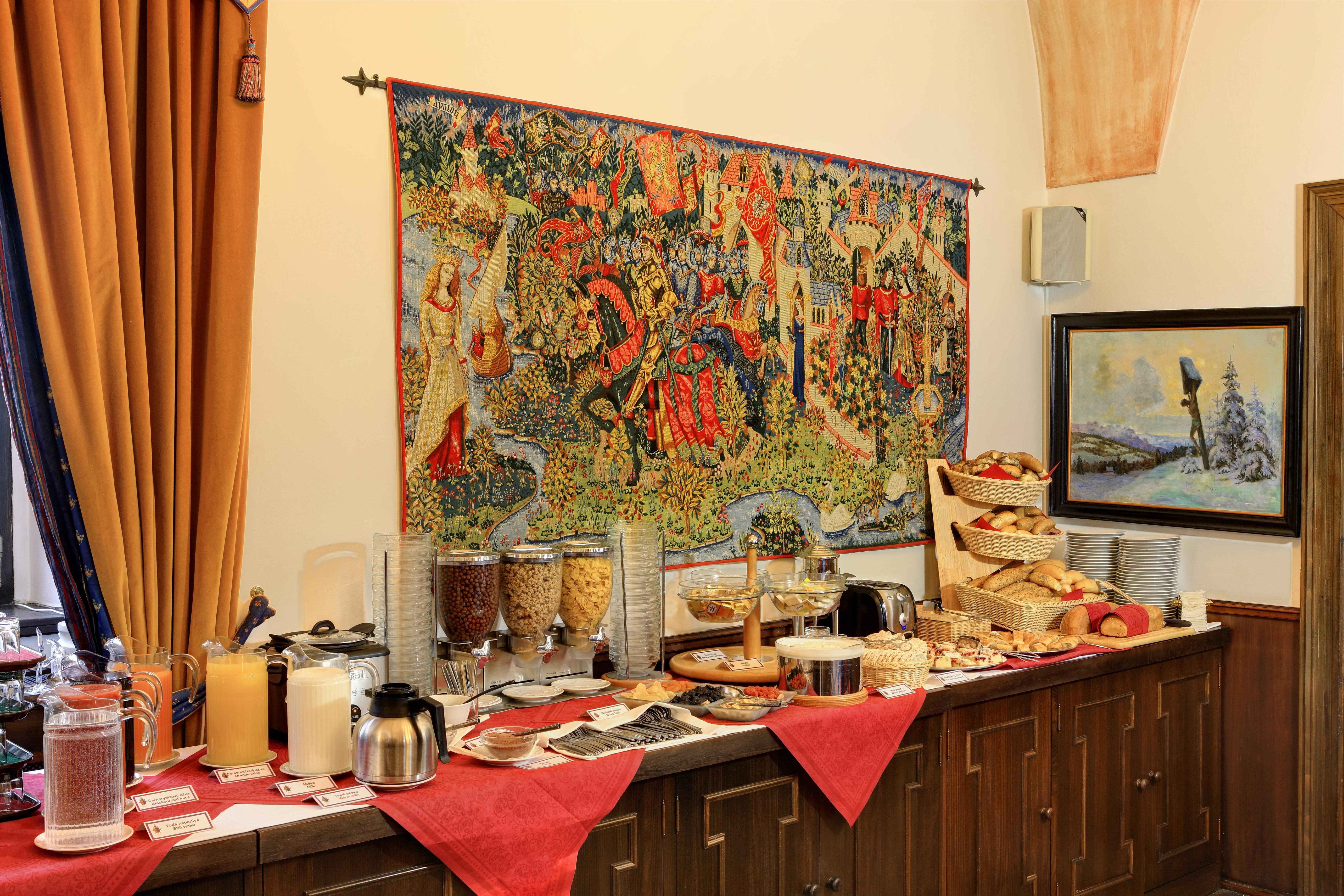 Hotel Ruze Cesky Krumlov Exterior foto A typical buffet