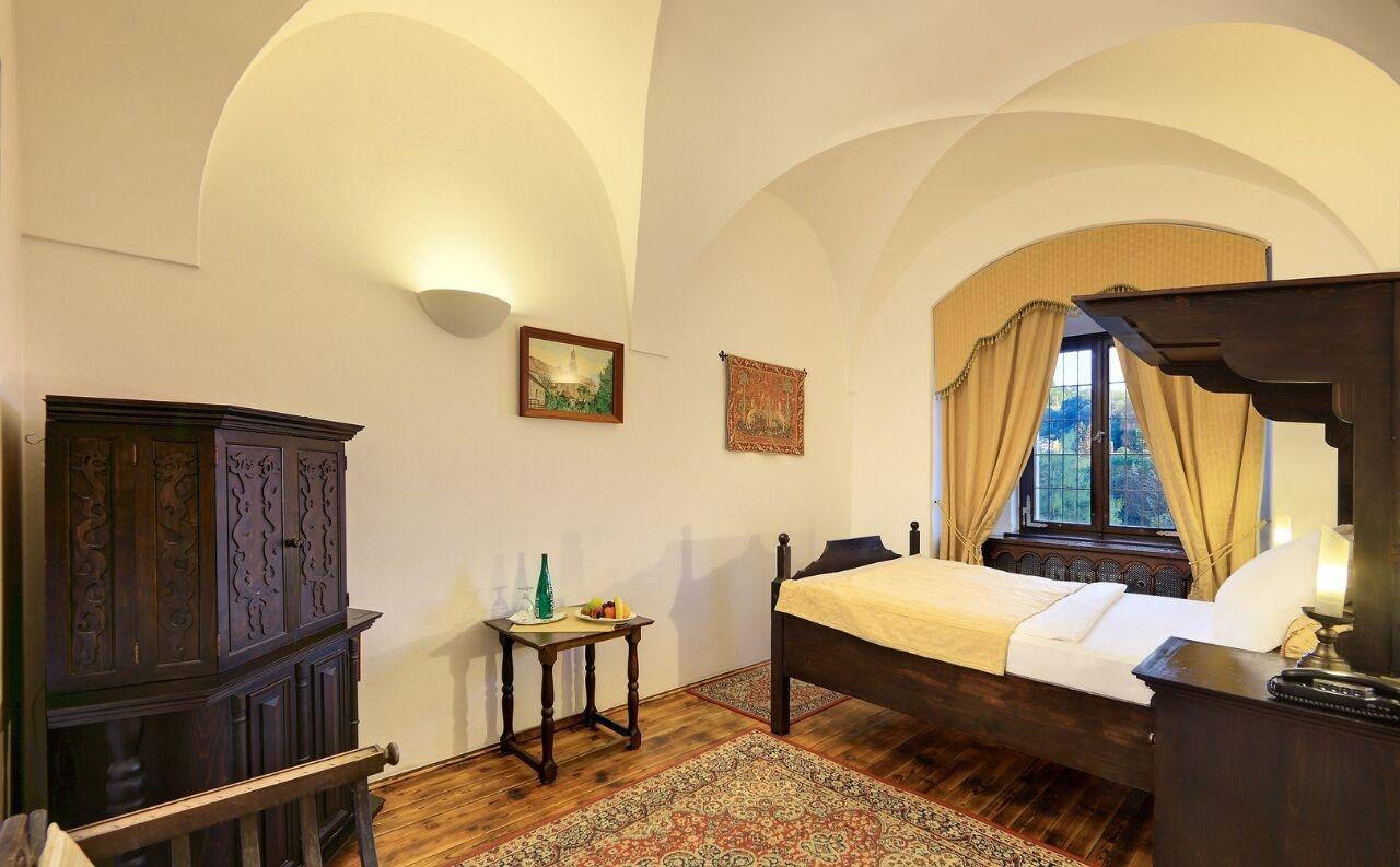 Hotel Ruze Cesky Krumlov Exterior foto The room of the castle where the treaty was signed