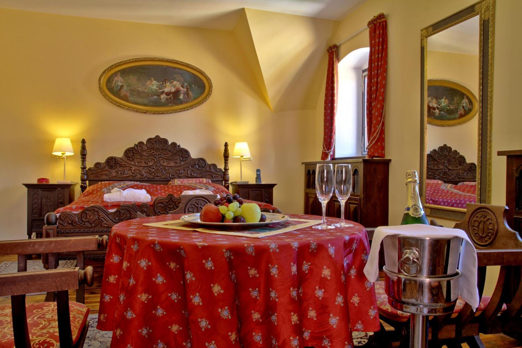 Hotel Ruze Cesky Krumlov Exterior foto A room at the hotel