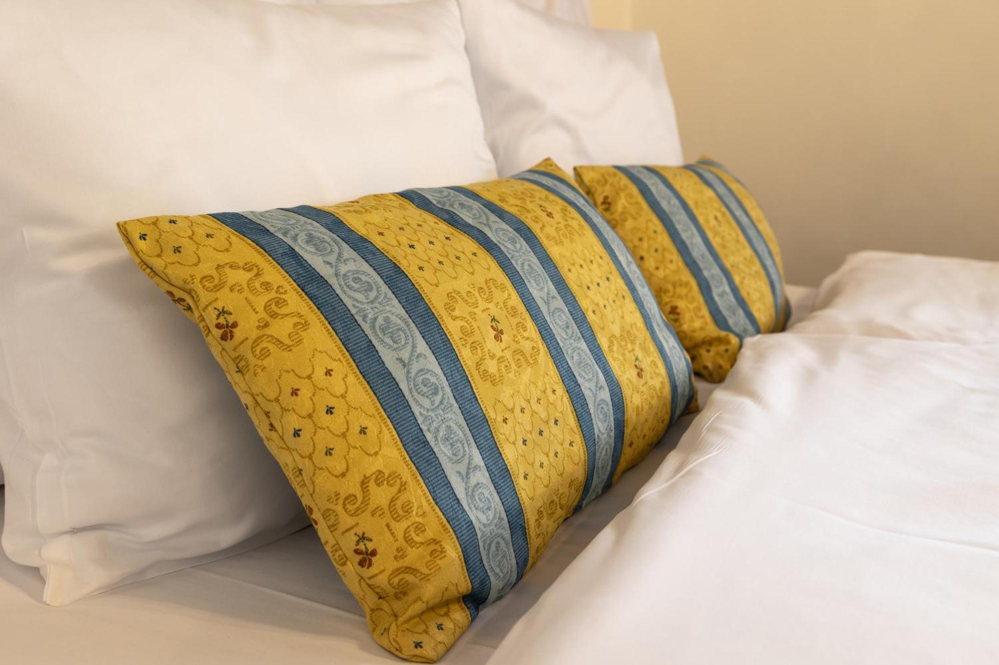 Hotel Ruze Cesky Krumlov Exterior foto A decorative pillow