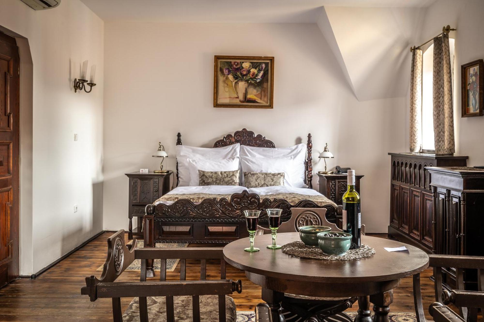 Hotel Ruze Cesky Krumlov Exterior foto A room at the hotel